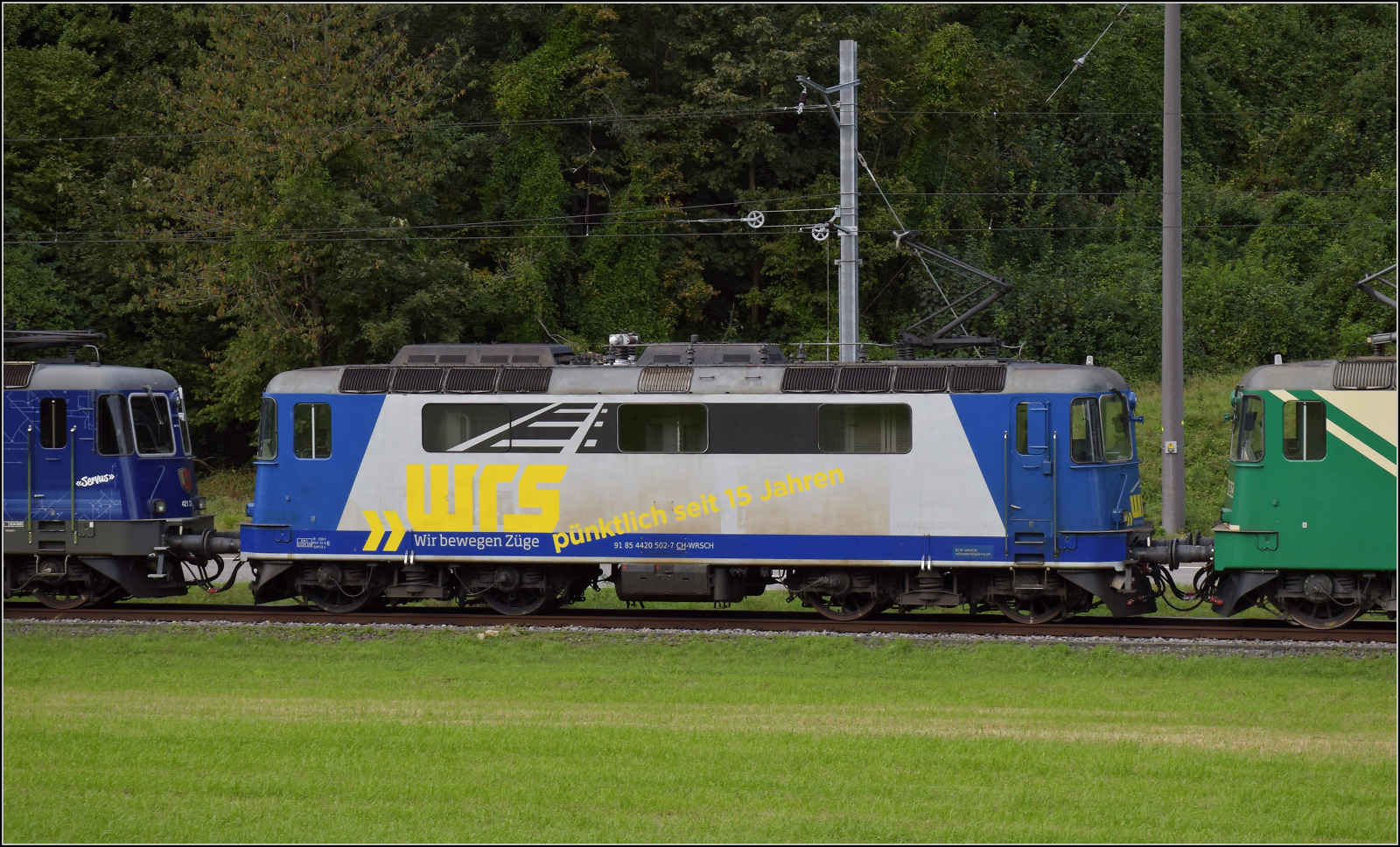 Grosses BoBo-Treffen in Balsthal - die Teilnehmerinnen:

Re 4/4 II 11117 wurde von den SBB an die BLS verkauft und bekam dort die Nummer 502. Diese Nummer trgt sie auch bei der WRS in Form von Re 420 502 noch. Balsthal, September 2024.