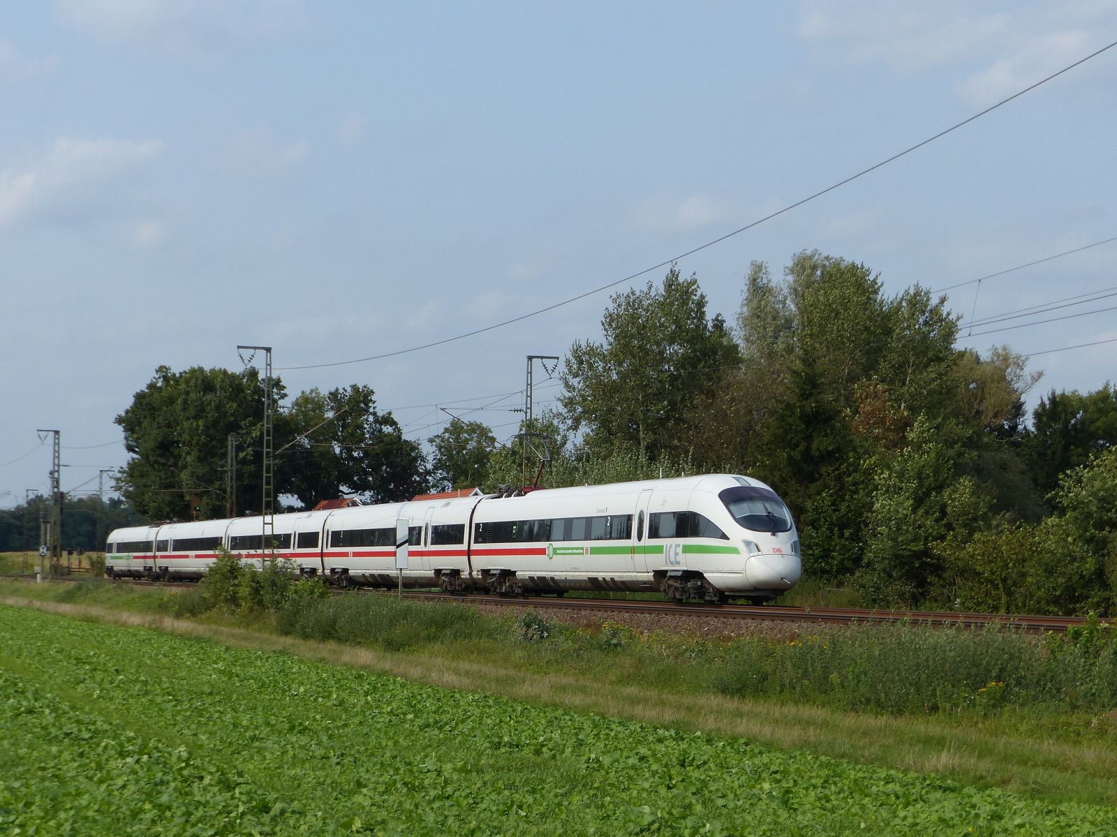 ICE T5 Triebzug 415 501-6 (Tz 1501) mit dem Name  Eisenach  Devesstra�e, Salzbergen 11-09-2020.

ICE T5 treinstel 415 501-6 (Tz 1501) met de naam  Eisenach  Devesstra�e, Salzbergen 11-09-2020.