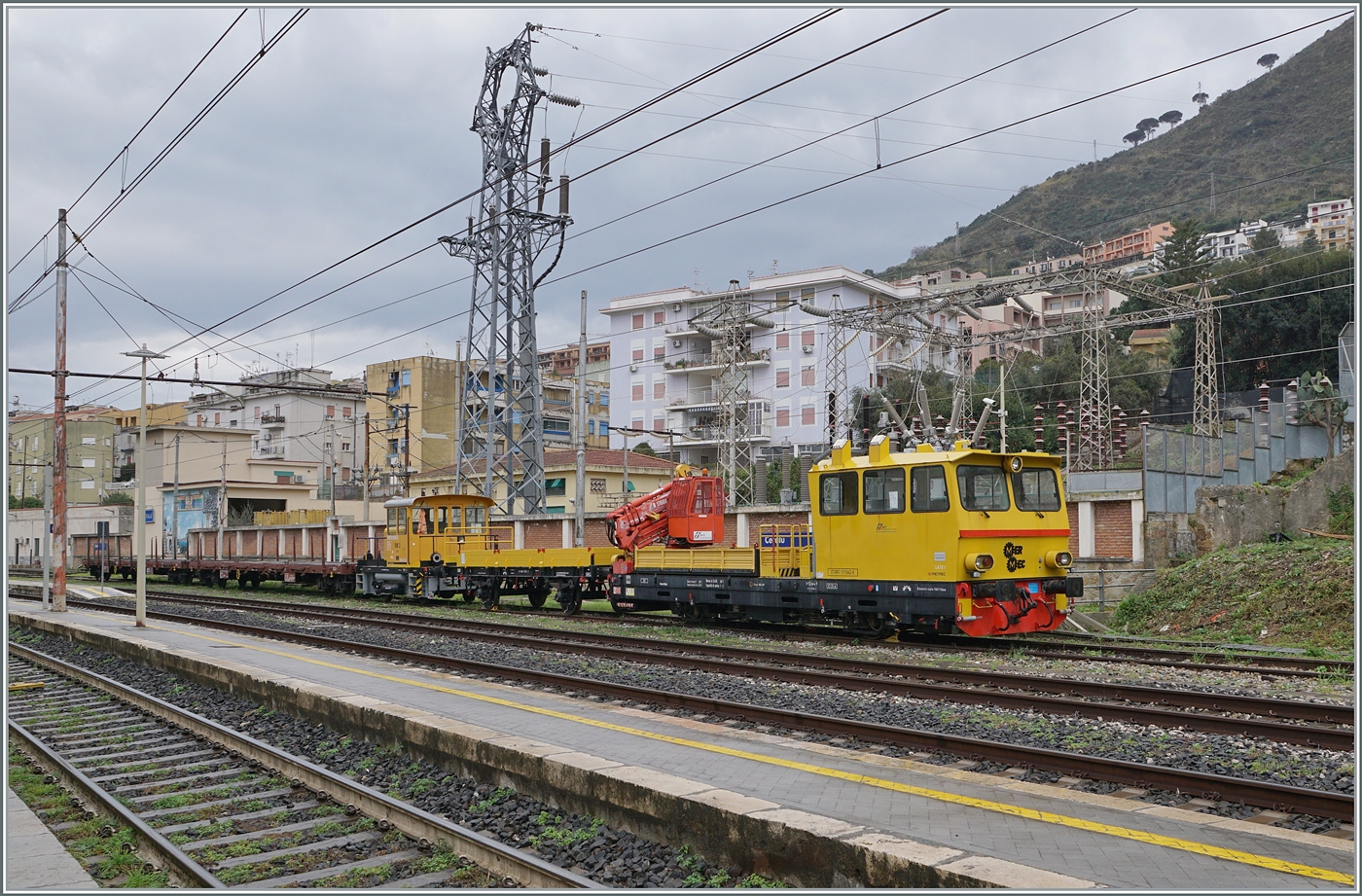 In Cefalù stehen neben einigen Güter/Dienstwagen die RFI 151 942-6 und der bereits eingehend betrachtete RFI 270 468-8.

6. März 2026 