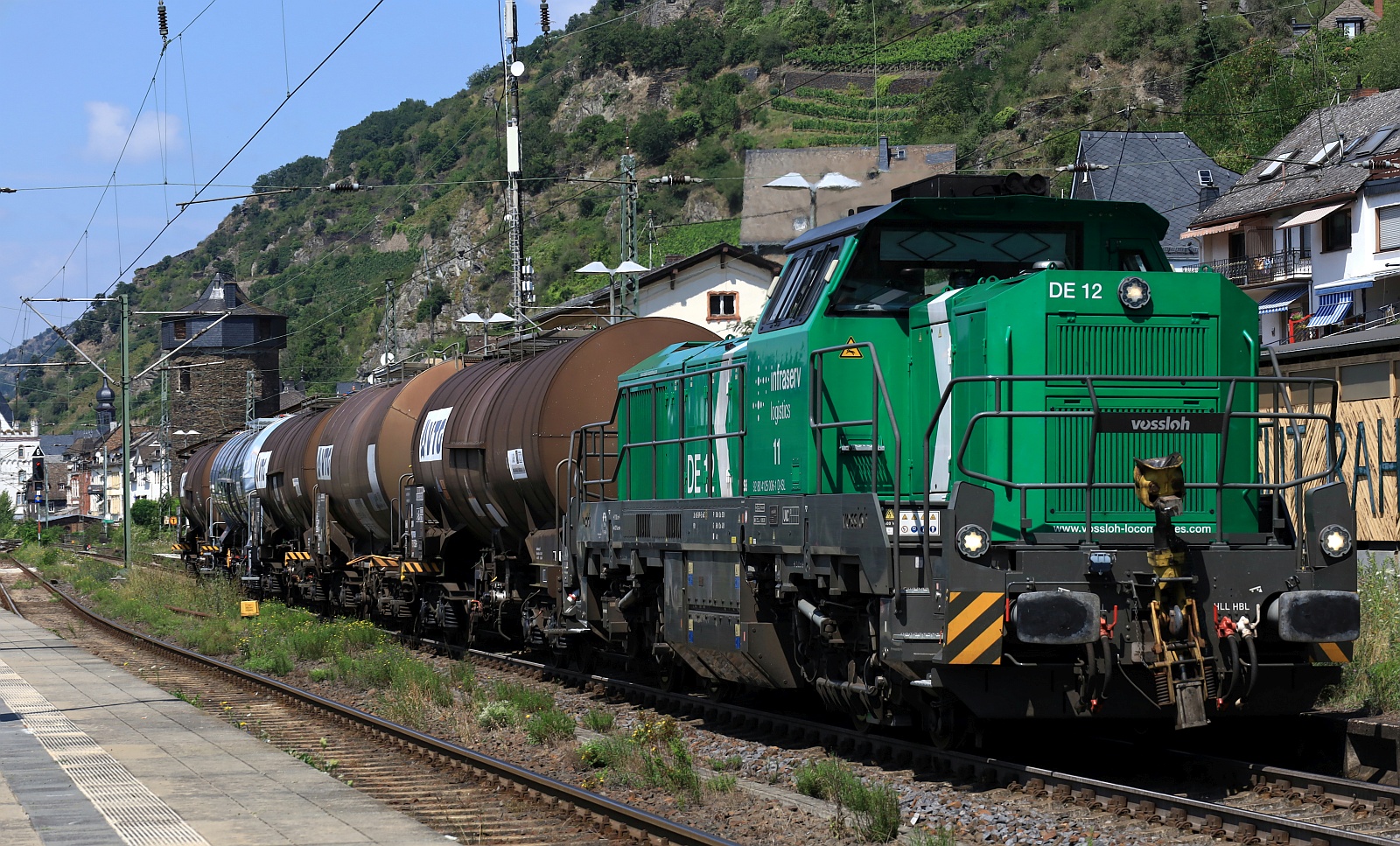 infraserv logistics 11 oder 4125 006-1 mit dem Mini-Kesselzug beladen mit A1 Flugzeugbenzin. Kaub 05.08.2024