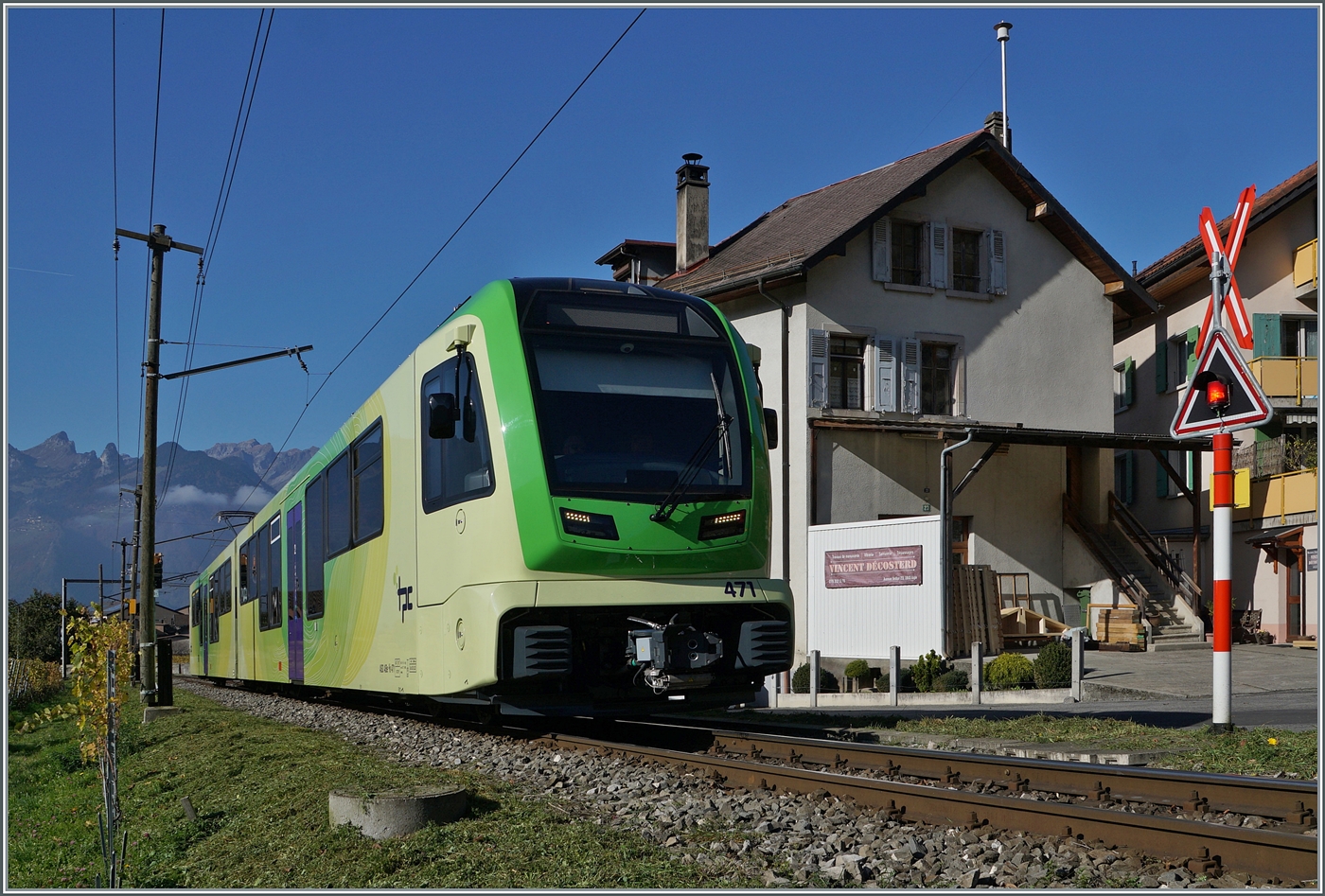 Kurz vor Aigle Château verlässt das Trasse der ASD die Strasse und führt eigentrassiert durch die Weinberge in Richtung Verschiez. Im Bild: der TPC ASD ABe 4/8 471 der als R 71 436 auf dem Weg nach Les Diablerets ist. 

2. Nov. 2024