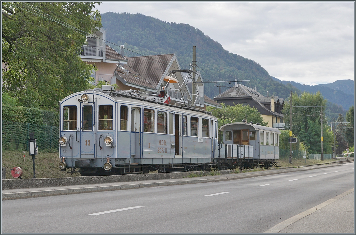   L'aventure ferroviaire de l'Oberland Bernois  /  Das Bahnabenteuer des Berner Oberlands  - dazu geh�rt auch der wundersch�n hergerichtete MOB BCFe 4/4 N�11 der Blonay Chamby Bahn, der hier mit einem gemischten Zug (bzw. GmP) von Chaulin kommend Blonay erreicht. 

5. September 2026
