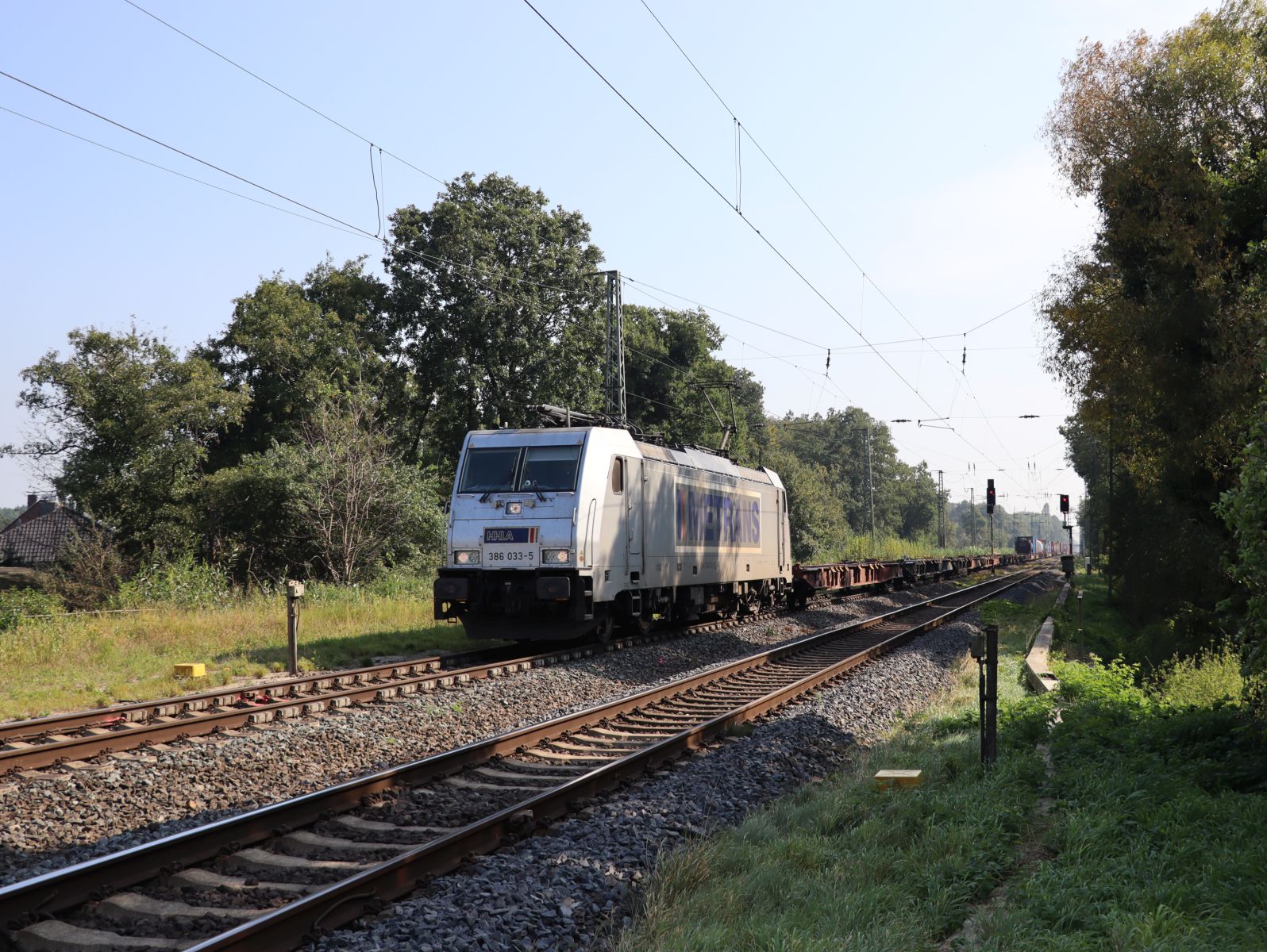 Metrans HHLA (Hamburger Hafen und Logistik AG) Locomotive 386 033-5 (91 547 386 033-5 CZ-MT) bei Bahn�bergang Frietenweg, Hamminkeln 19-09-2024.


Metrans HHLA (Hamburger Hafen und Logistik AG) locomotief 386 033-5 (91 547 386 033-5 CZ-MT) bij overweg Frietenweg, Hamminkeln 19-09-2024.