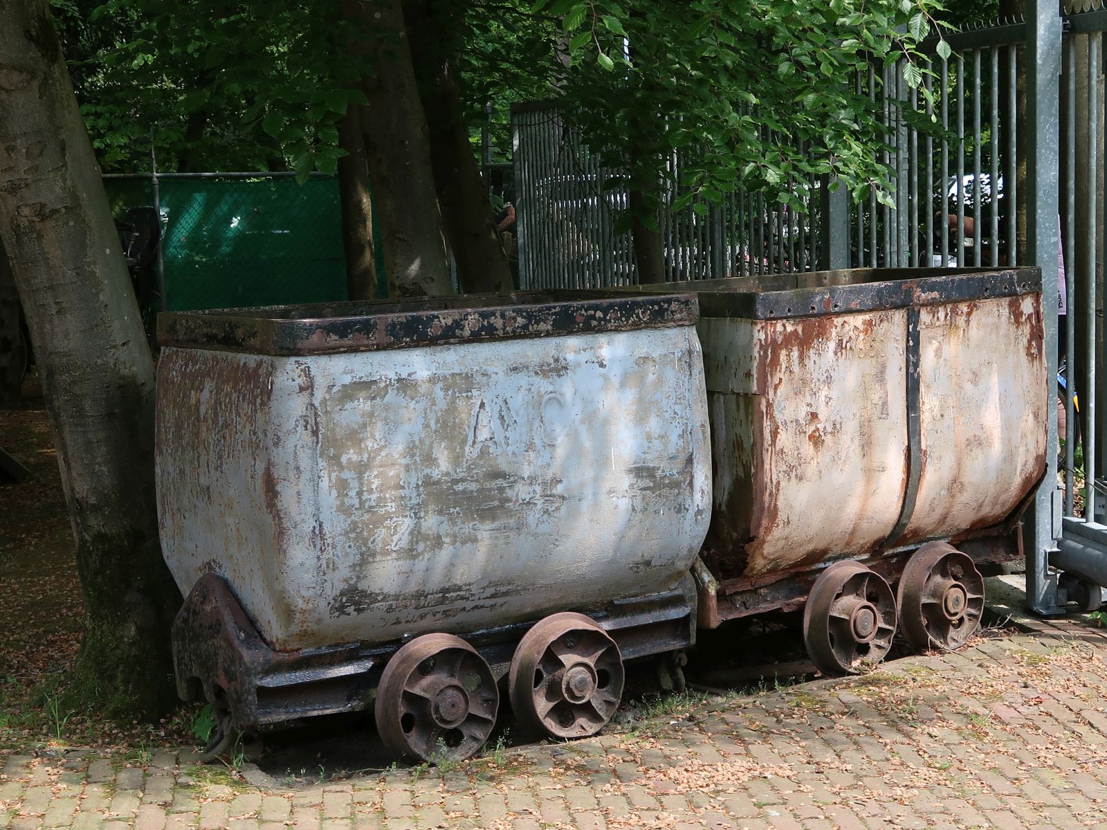 Minewagen Schmallspurmuseum Leemspoor, Rijssen 09-05-2024.

Mijnwagens smalspoormuseum Leemspoor, Rijssen 09-05-2024.