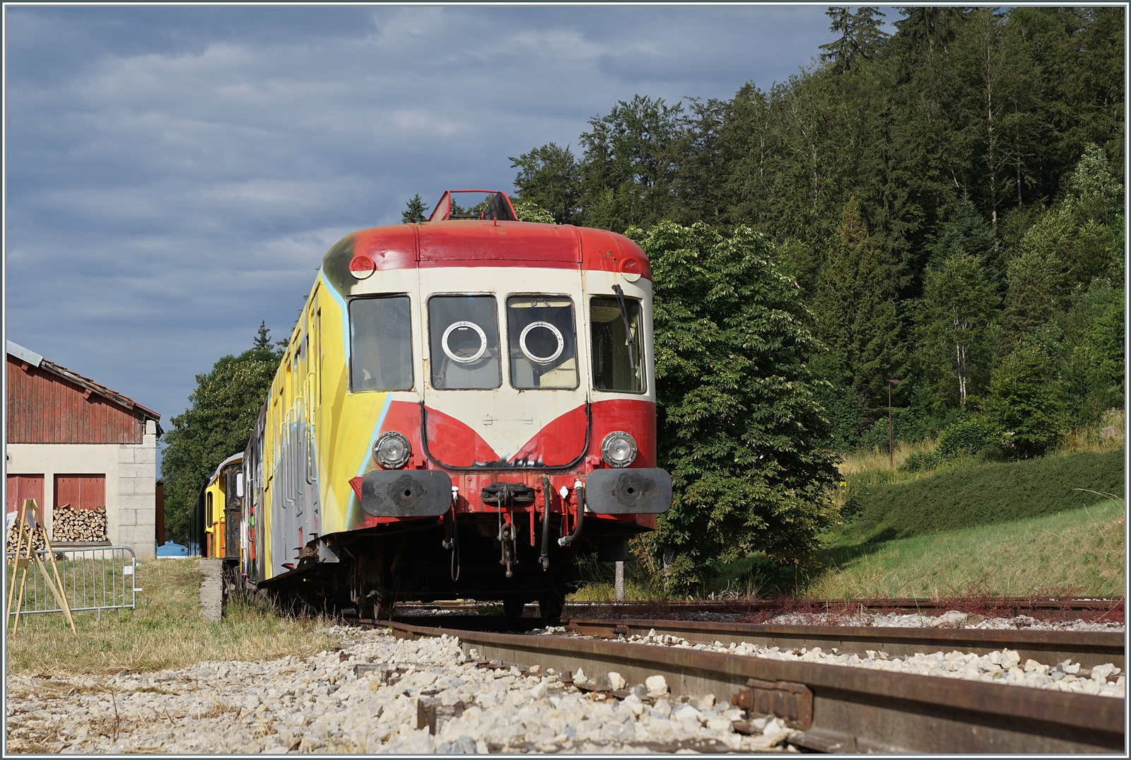 Mit dem dereinst aufgearbeitentn X 2426 besitzt die Coni'Fer ein äusserst attraktives Schmuckstück.

Les Hôpitaux Neufs, 15. Juli 2023.

  