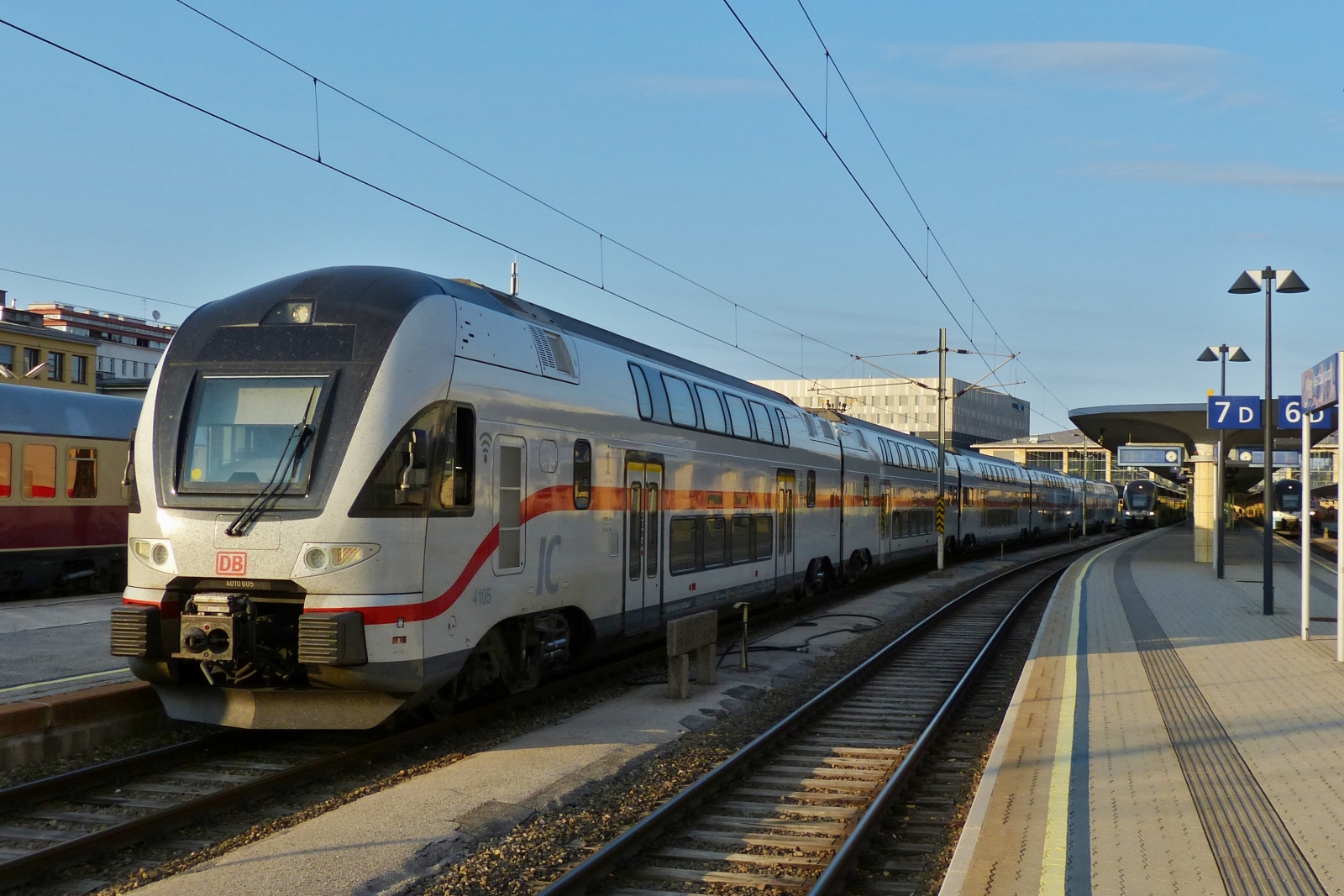 Nach einer kurzen Pause verlsst der DB Triebzug 4010 105-3 CH- DB bei seiner Testfahrt den Westbahnhof Wien. 03.06.2023