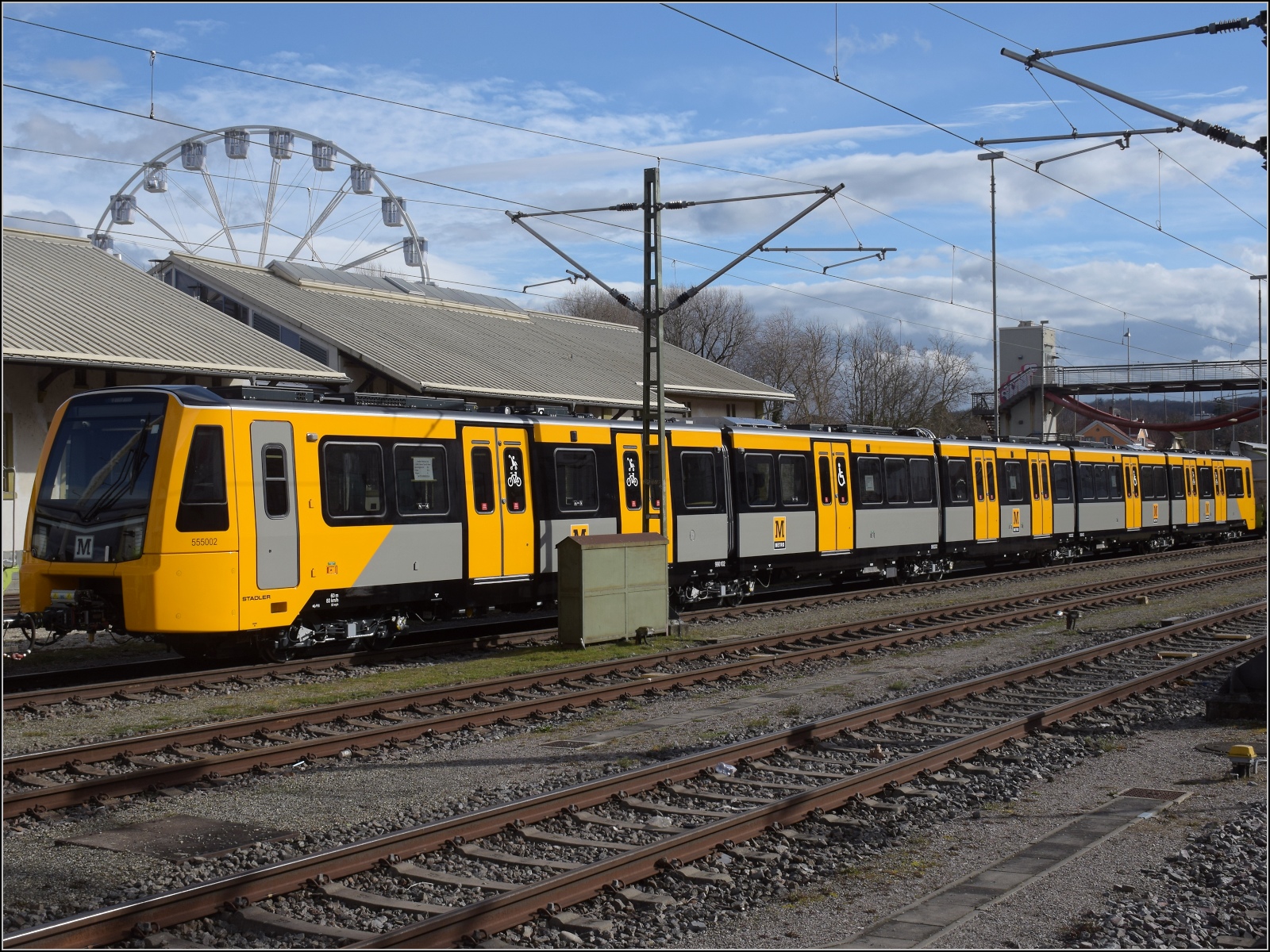 Nachtrag zum S26-BB-und-IGS-Minitreffen.

555 002, der zweite Zug der Class 555, ist nun wieder gereinigt und kann nach Newcastle upon Tyne ausgeliefert werden. Die Geordies können sich auf einen schönen Zug freuen. Constance upon Ryne, März 2023.