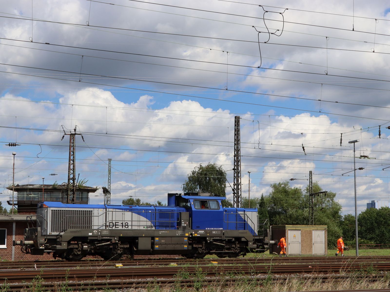 NEXRAIL Diesellokomotive Vossloh DE18  92 80 4185 010-0 D-NXRL G�terbahnhof Oberhausen West 11-07-2024.

NEXRAIL diesellocomotief Vossloh DE18  92 80 4185 010-0 D-NXRL goederenstation Oberhausen West 11-07-2024.