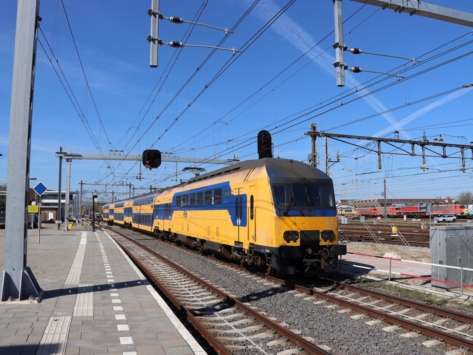 NS DDZ-IV Triebzug 7530 Gleis 6  Amersfoort Centraal 08-04-2025.

NS DDZ-IV treinstel 7530 spoor 6  Amersfoort Centraal 08-04-2025.