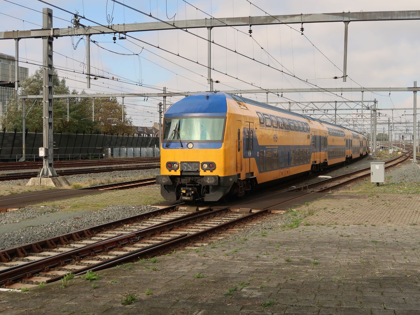 NS DDZ-VI Triebzug 7632 Utrecht Centraal Station 24-10-2024.

NS DDZ-VI treinstel 7632 aankomst Utrecht CS 24-10-2024.