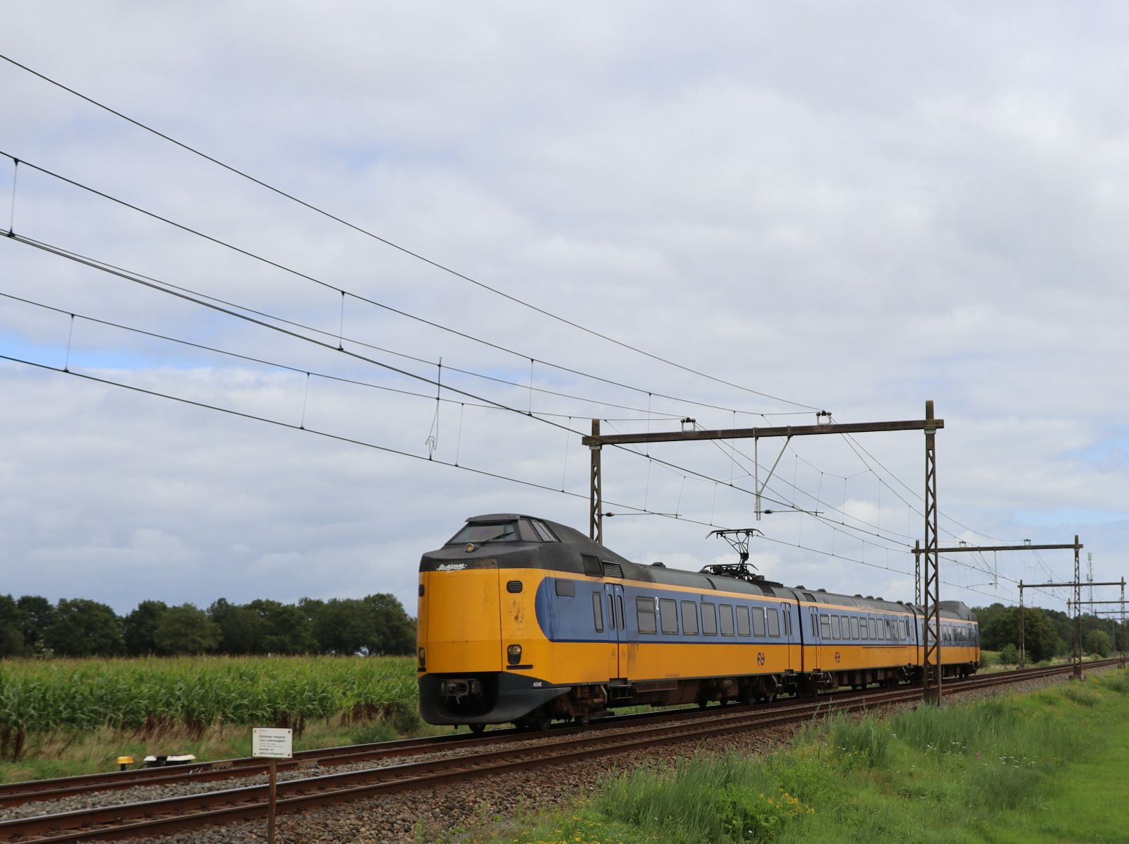 NS ICM-III Triebzug 4040 Zanddijk, Rijssen 07-08-2023.

NS ICM-III treinstel 4040 Zanddijk, Rijssen 07-08-2023.
