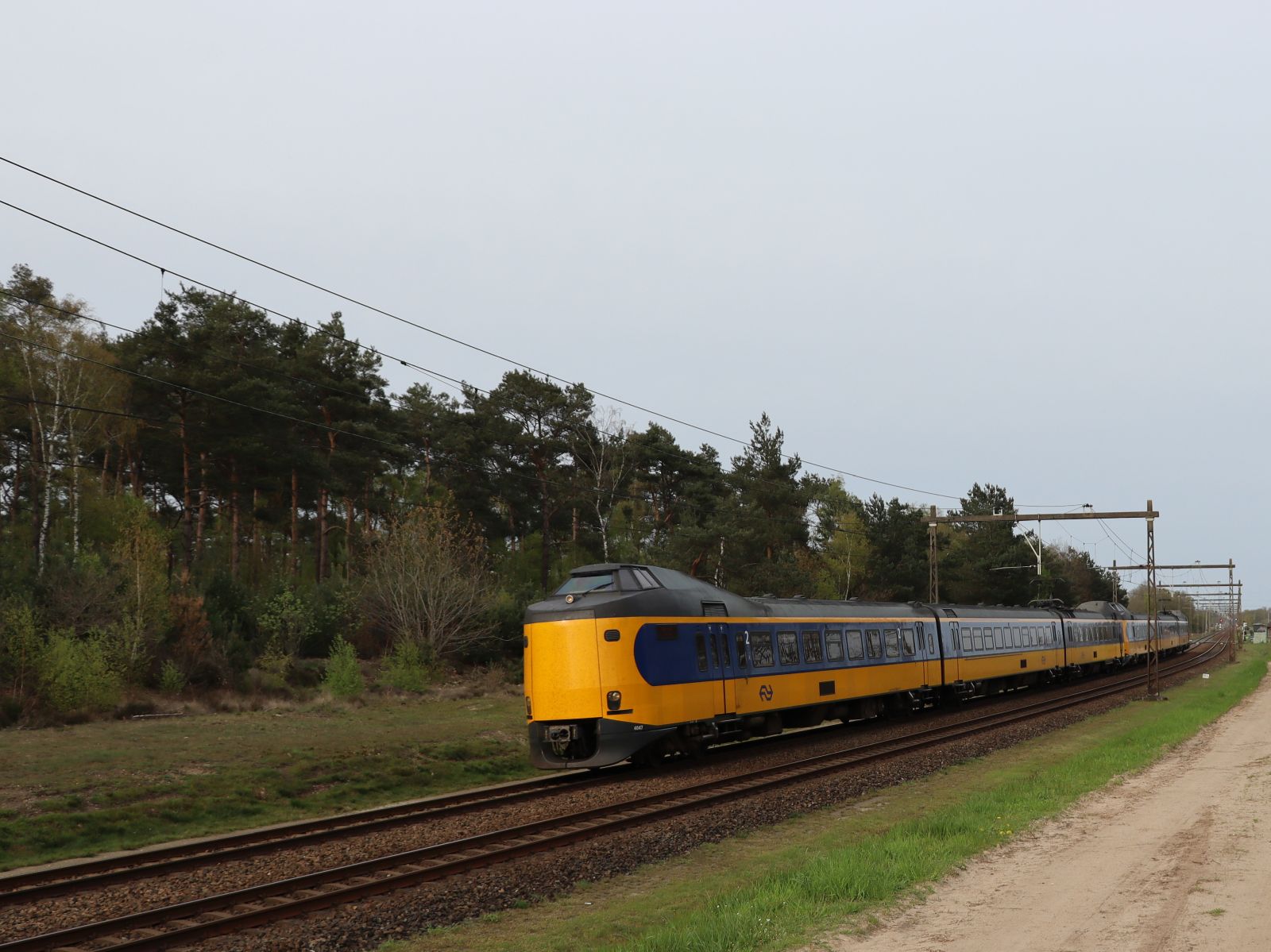 NS ICM-III Triebzug 4047 und 4038 als Interciy 1766 von Enschede nach Den Haag. Veenweg, Holten 27-04-2023


NS ICM-III treinstel 4047 en 4038 als Interciy 1766 van Enschede naar Den Haag. Veenweg, Holten 27-04-2023.