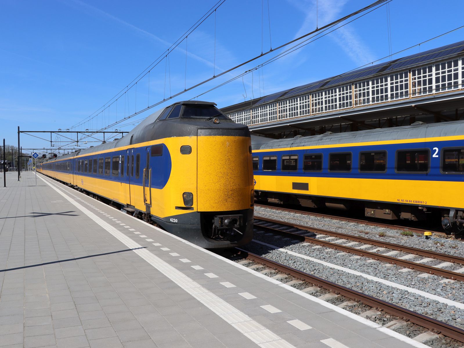 NS ICM Triebzug 4230 und 4067 Gleis 2 Amersfoort Centraal 08-04-2025.

NS ICM treinstel 4230 en 4067 spoor 2 Amersfoort Centraal 08-04-2025.