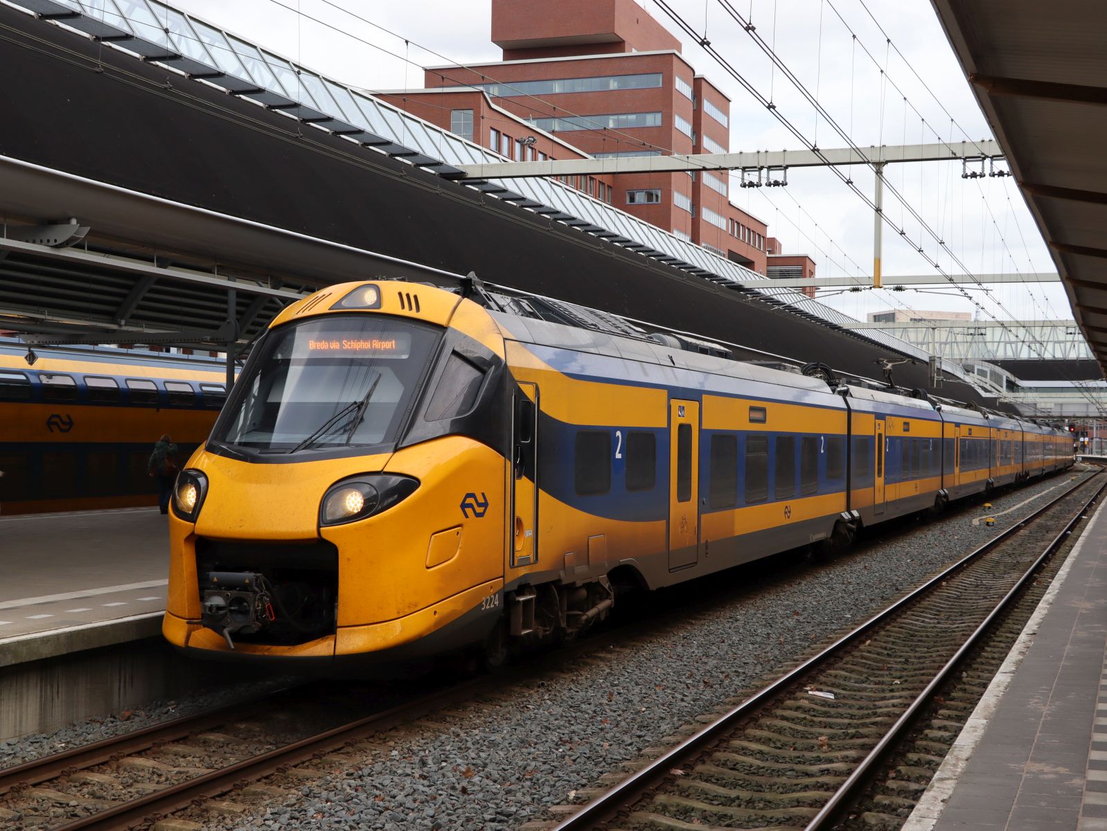 NS ICNG-8 Triebzug 3224 Gleis 6 Bahnhof Amersfoort centraal  12-03-2026.

NS ICNG-8 treinstel 3224 spoor 6 station Amersfoort centraal  12-03-2026.