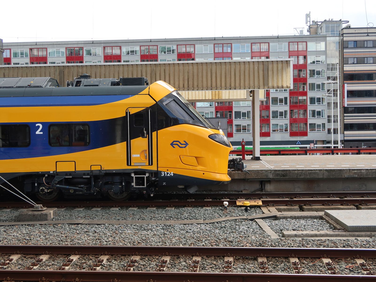 NS ICNG Triebzug 3124 w�hrend einer Probefahrt. Gleis 2 Leiden Centraal 21-07-2025.

NS ICNG treinstel 3124 tijdens een afname proefrit. Spoor 2 Leiden Centraal 21-07-2025.