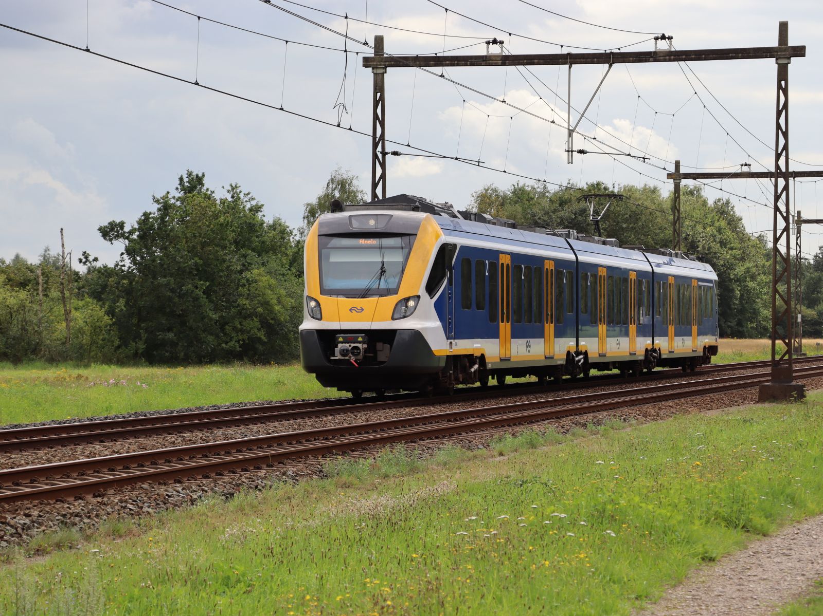 NS SNG-3 Triebzug 3048 Ten Cateweg, Wierden 13-08-2023.

NS SNG-3 treinstel 3048 Ten Cateweg, Wierden 13-08-2023.