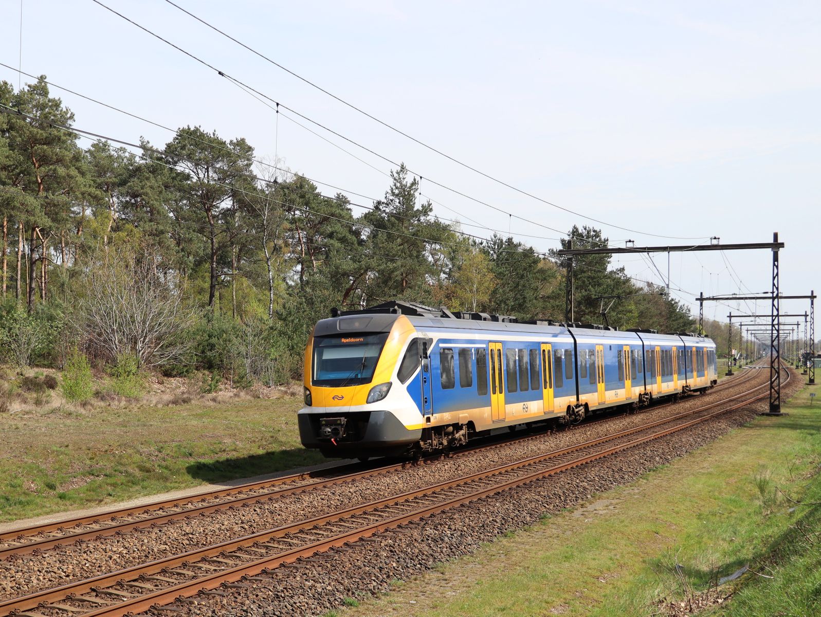 NS SNG-4 Triebzug 2759 Veenweg, Holten 22-04-2023.

NS SNG-4 treinstel 2759 Veenweg, Holten 22-04-2023.