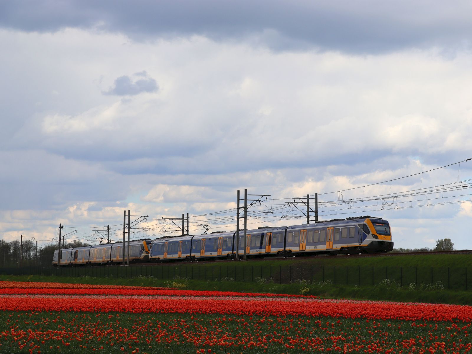 NS Triebzug SNG 2772 und 2788 Klinkenberg Sassenheim. Warmond 22-04-2024.

NS treinstel SNG 2772 en 2788 Klinkenberg Sassenheim. Warmond 22-04-2024.