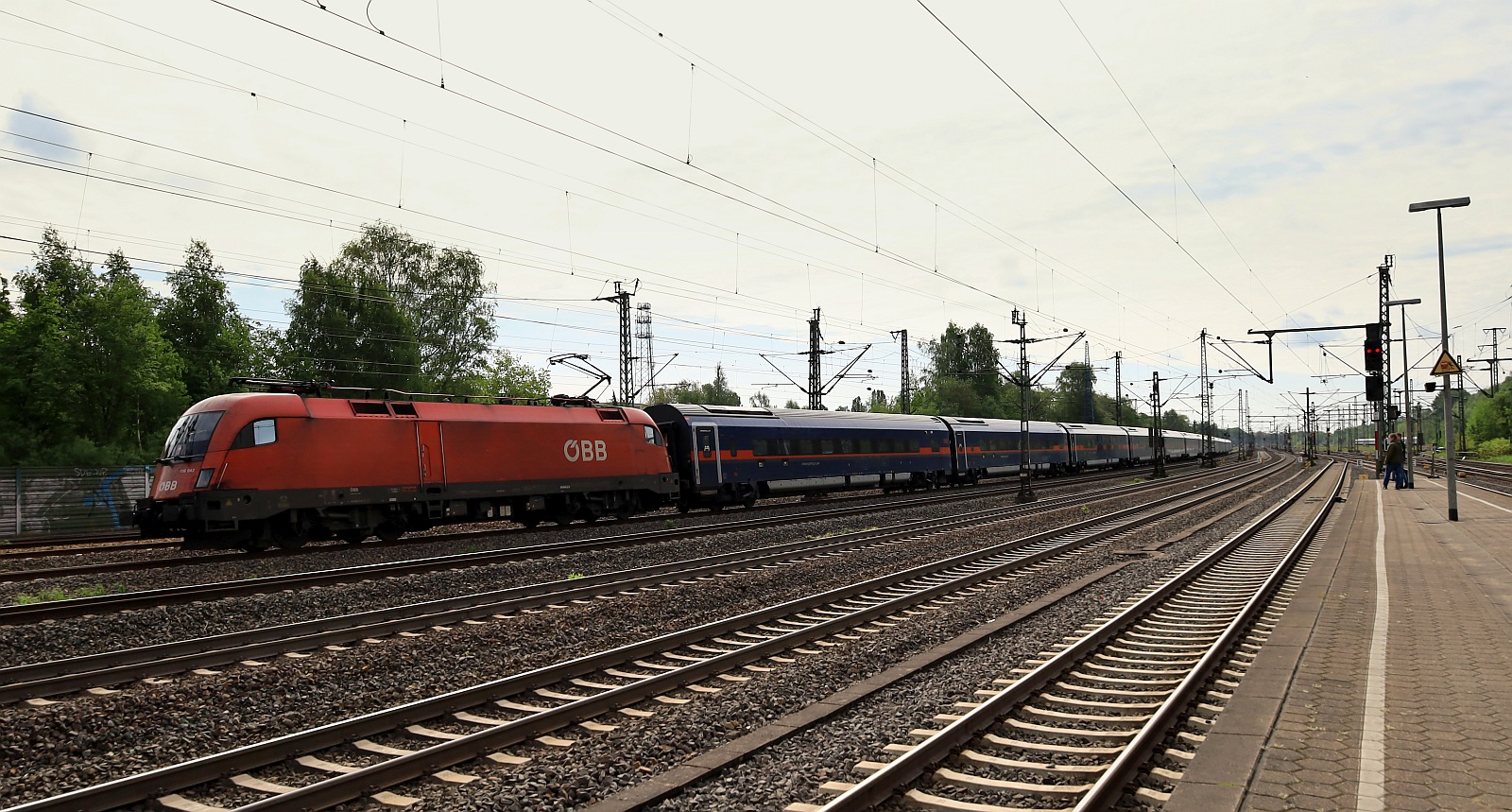 ÖBB 1116 042-3, REV/Ws/28.04.24 mit Nightjet Einfahrt HH-Harburg 04.05.2024