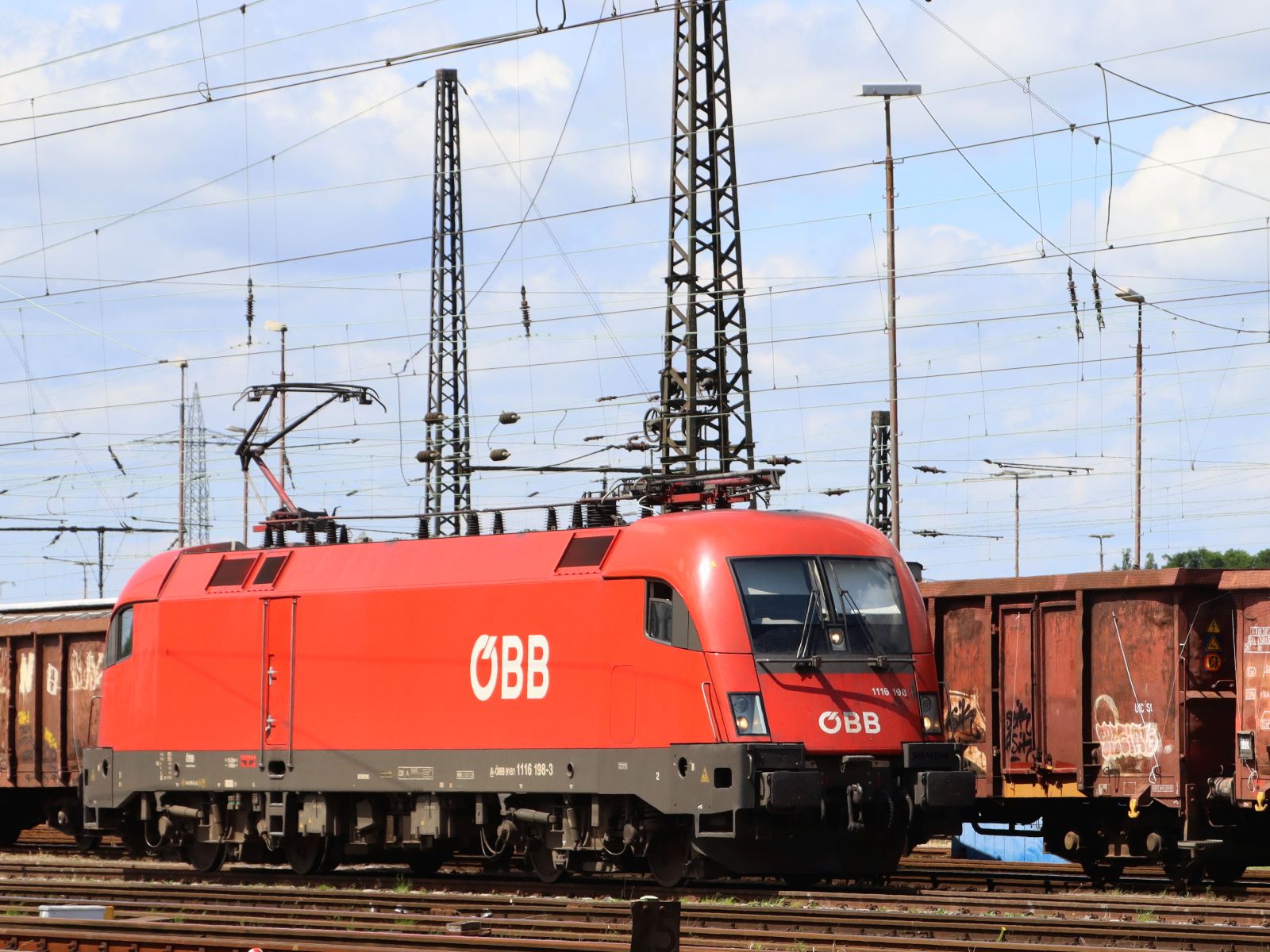 �BB Taurus Lokomotive 1116 198-3 G�terbahnhof Oberhausen West, Deutschland 11-07-2024.

�BB Taurus locomotief 1116 198-3 goederenstation Oberhausen West Duitsland 11-07-2024.