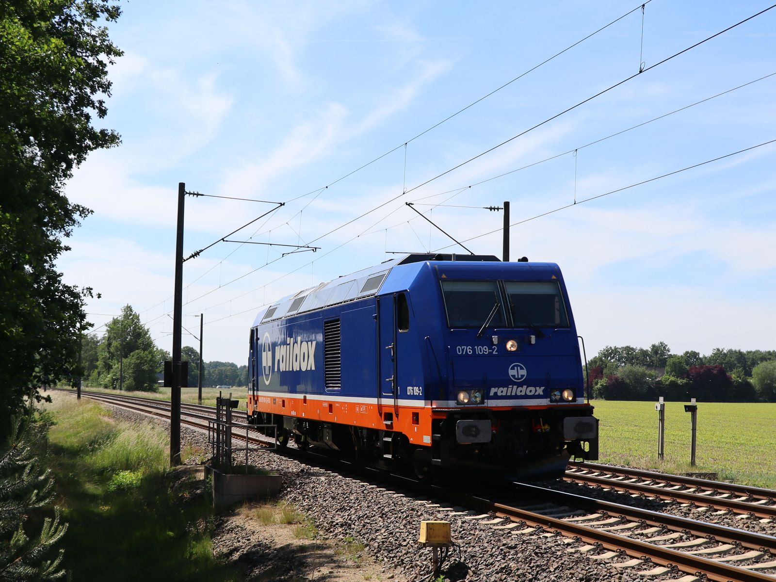 Raildox Diesellokomotive 076 109-2 (92 88 0076 109-2 B-RDX) Bernte, Emsb�ren 03-06-2022.

Raildox diesellocomotief 076 109-2 (92 88 0076 109-2 B-RDX) Bernte, Emsb�ren 03-06-2022.
