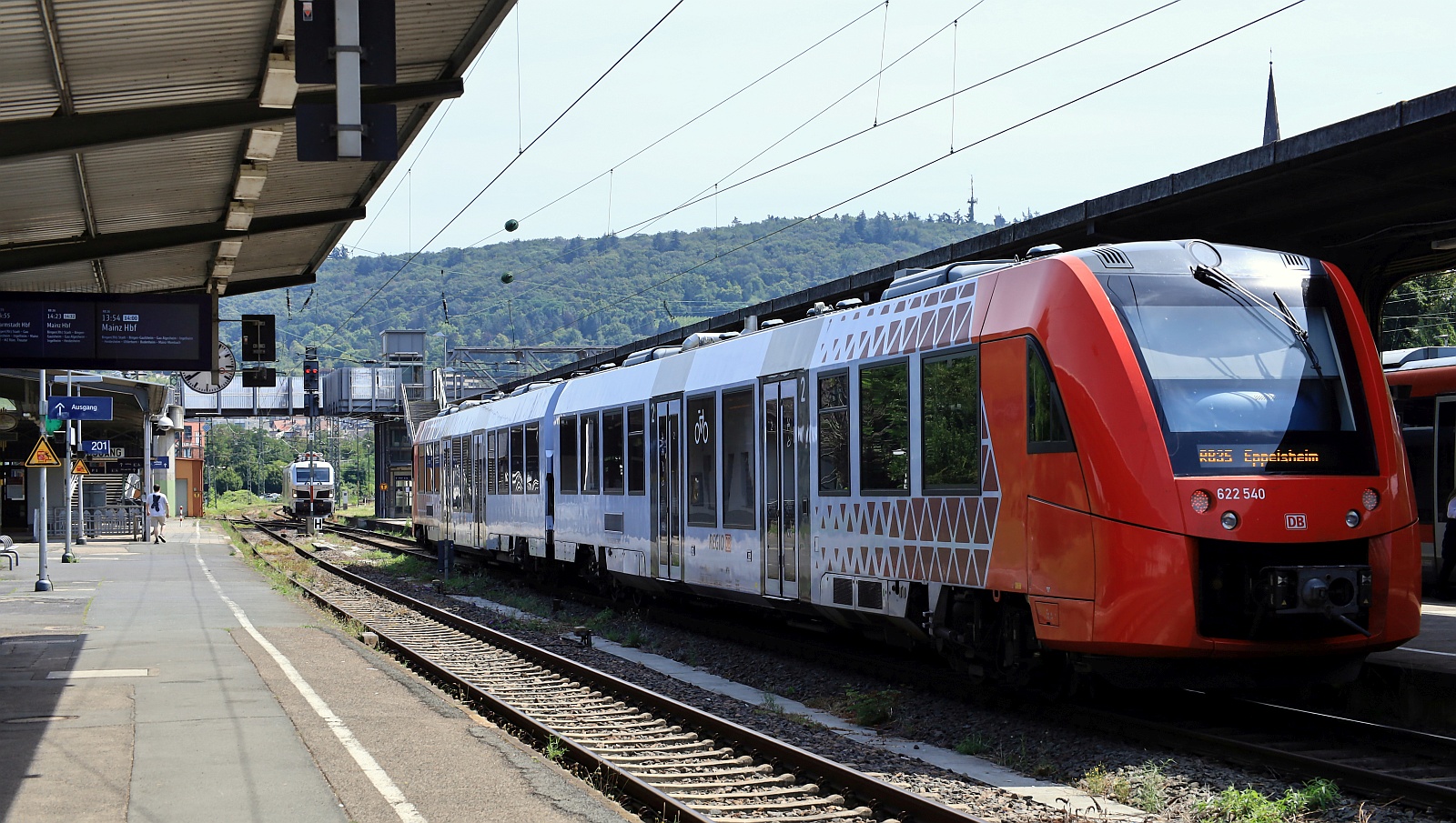 Regio DB 622 040/540 als RB 35 nach Eppelsheim steht abfahrbereit im Bhf Bingen. 06.08.2024