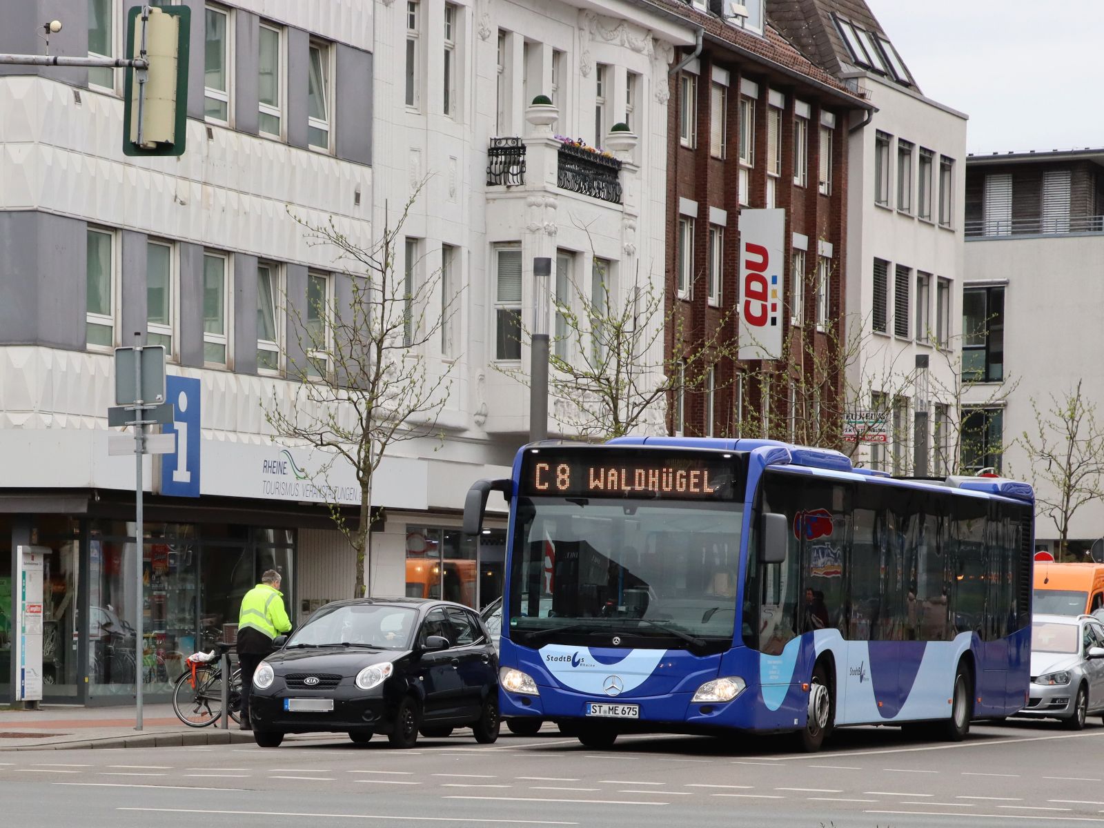 Rheiner Verkehrsbetrieb Mersch GmbH & Co. KG Mercedes-Benz Citaro C2 Hybrid Bus Baujahr 2021. Bahnhofstrasse, Rheine 17-04-2025. 

Rheiner Verkehrsbetrieb Mersch GmbH & Co. KG Mercedes-Benz Citaro C2 Hybrid bus bouwjaar 2021. Bahnhofstrasse, Rheine 17-04-2025.