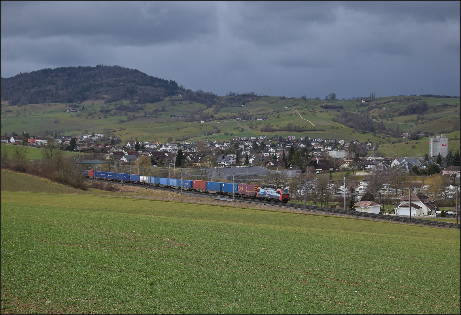 Schlechtwetter und ein Baustellendrama bei Frick. 

193 469 'Simplon' zieht f�r SBBCI Container den B�zberg hoch. Februar 2026.