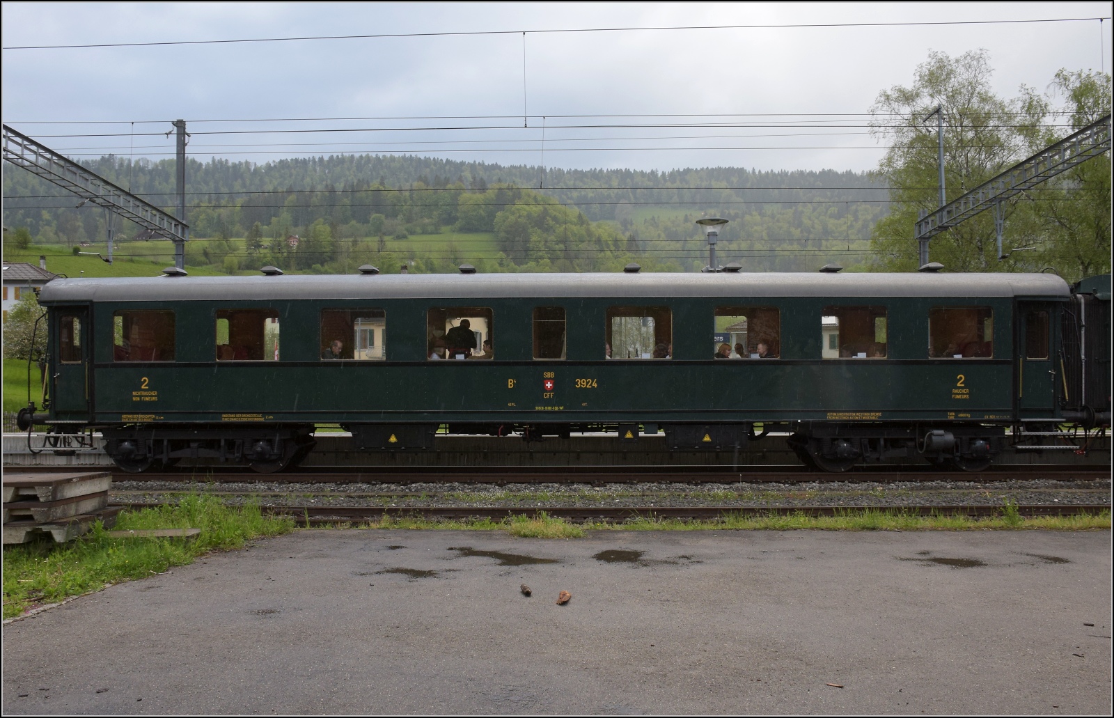 Vapeur Val-de-Travers: Train du Terroir.

B4 3924 der VVT in Travers. Mai 2023.