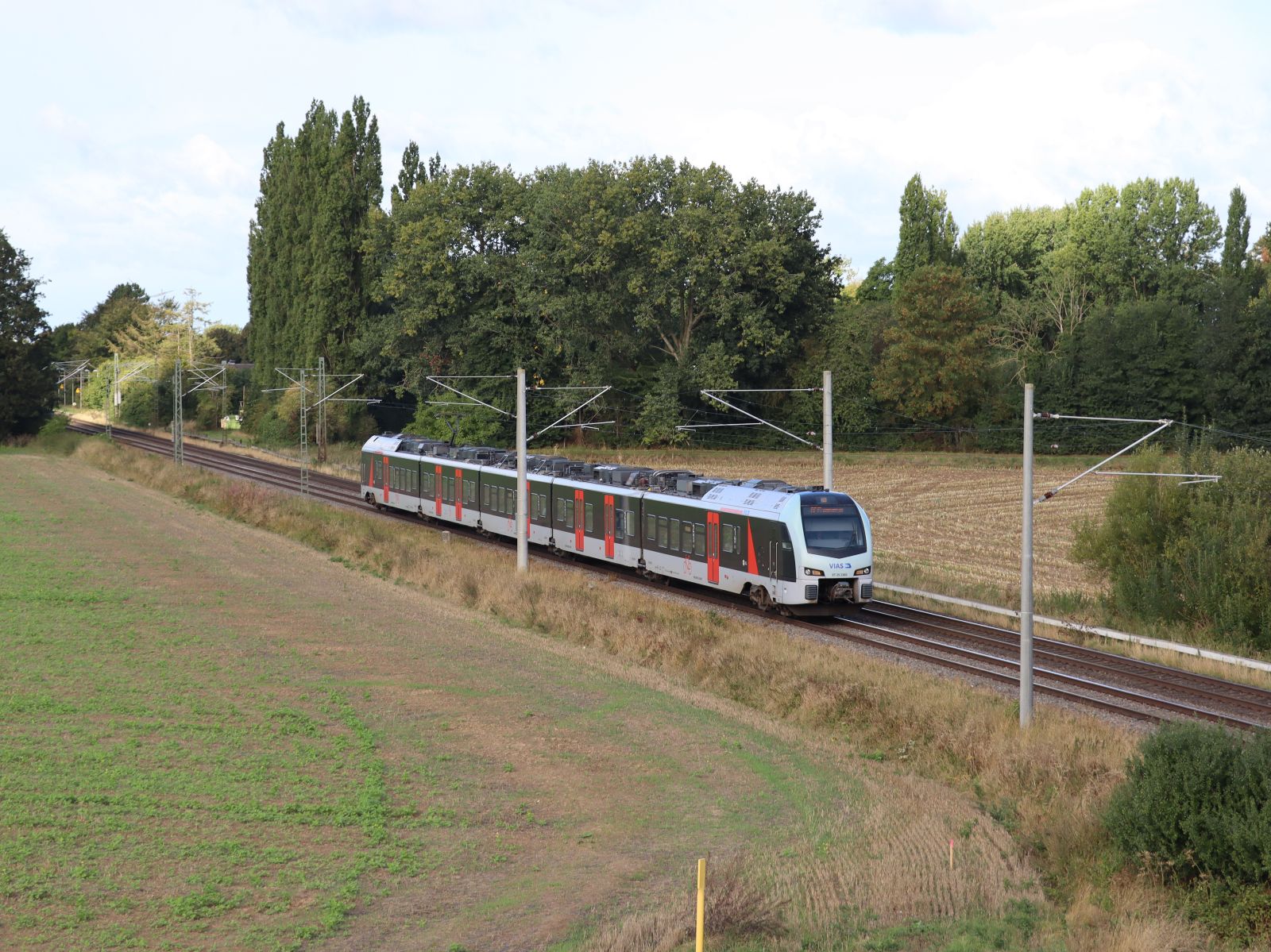 VIAS Triebzug ET 25 2303 Baumannstrasse, Praest 16-09-2022.

VIAS treinstel ET 25 2303 Baumannstrasse, Praest 16-09-2022.