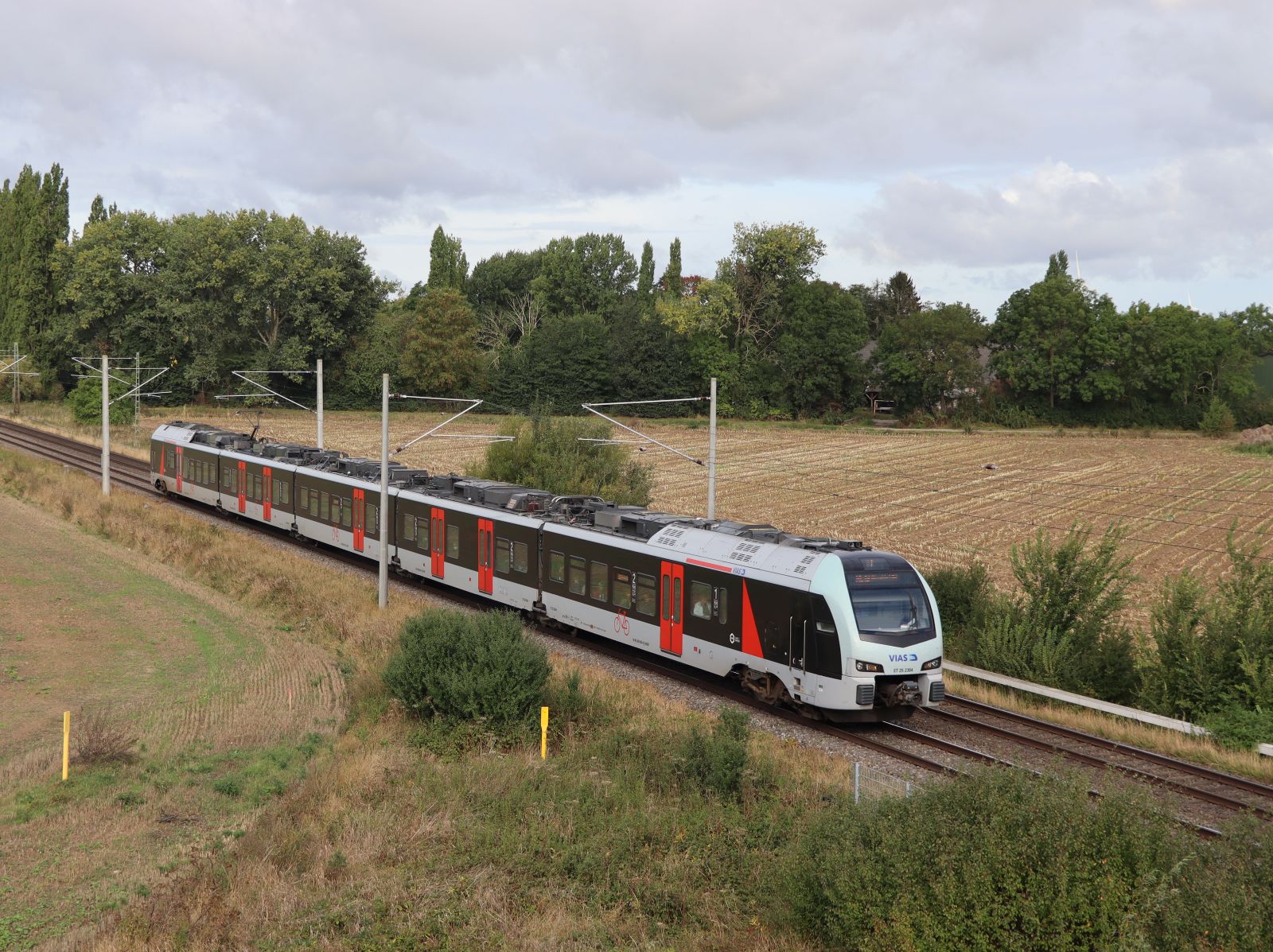 VIAS Triebzug ET 25 2304 Baumannstrasse, Praest bei Emmerich 16-09-2022.

VIAS treinstel ET 25 2304 Baumannstrasse, Praest bij Emmerich 16-09-2022.