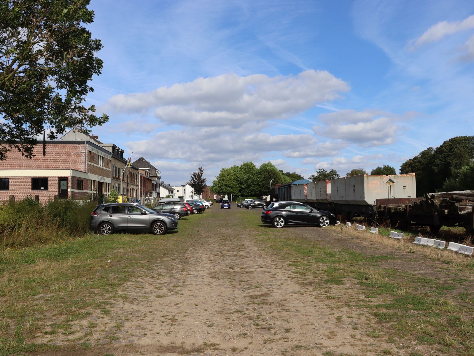 ZSLM (Zuid‐Limburgse Stoomtrein Maatschappij) Bahnhof Simpelveld 21-08-2024.

Voormalige losweg. ZSLM station Simpelveld 21-08-2024.