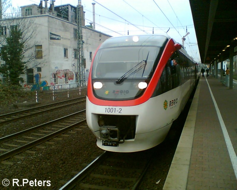 1001-2 steht mit der S28 Kaarst see in D�sseldorf-V�lklingerstrasse beriet. 06.01.06