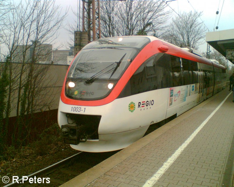 1003-1 steht mit einer S28 Mettmann Stadtwald in D�sseldorf-V�lklingerstrasse bereit.06.01.06