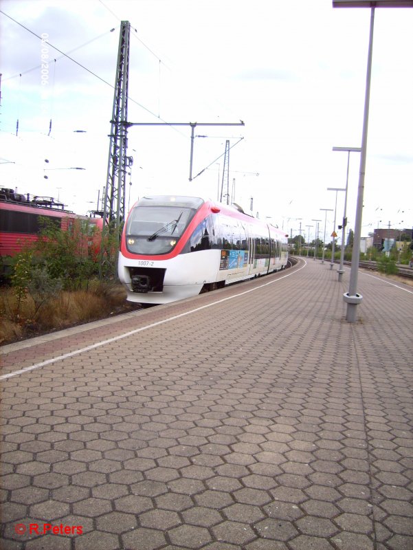1007-2 f�hrt mit der S28 Kaarst See in Neuss HBF ein. 01.08.06