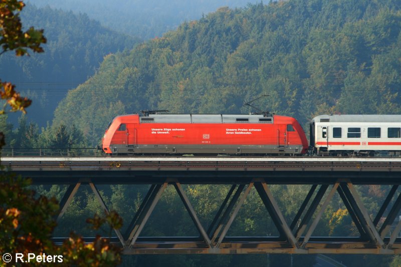 101 125-3 �berquert die Br�cke bei Beratzhausen mit den IC Passau – Hamburg am 21.09.07
