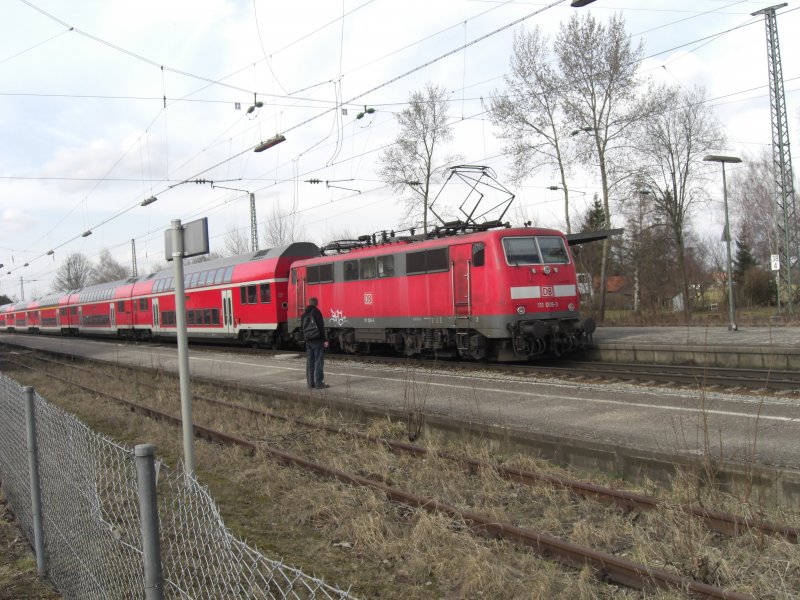 111 006-3 kurz vor der Ausfahrt aus dem Bahnhof von bersee in
Richtung Salzburg. Aufgenommen am 23. Februar 2008.