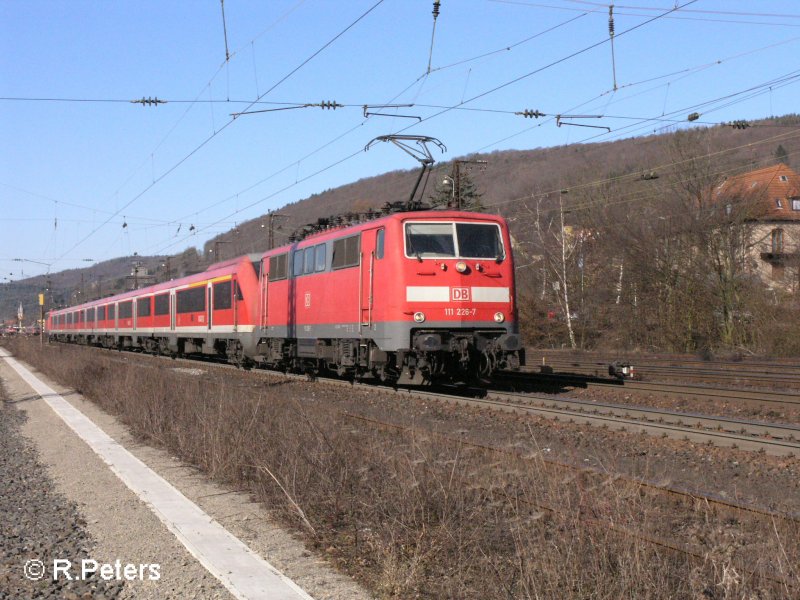 111 226-7 verl�sst Gem�nden im Sandwitch als RE W�rzburg. 16.02.08