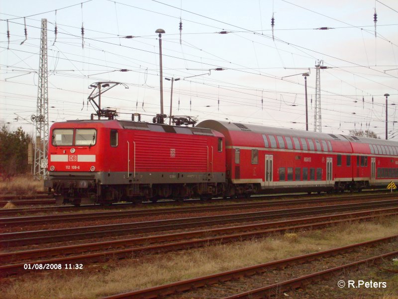 112 102-6 erreicht Eisenh�ttenstadt udn zieht aufs Ausweichgleis. 08.01.08