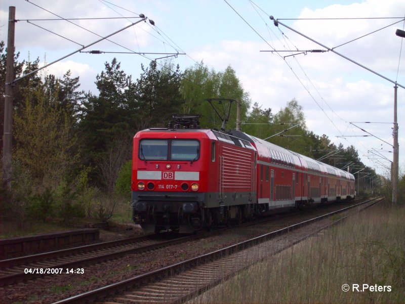 114 017-7 hat gleich mit den Re1 Eisenh�ttenstadt erreicht.18.04.07