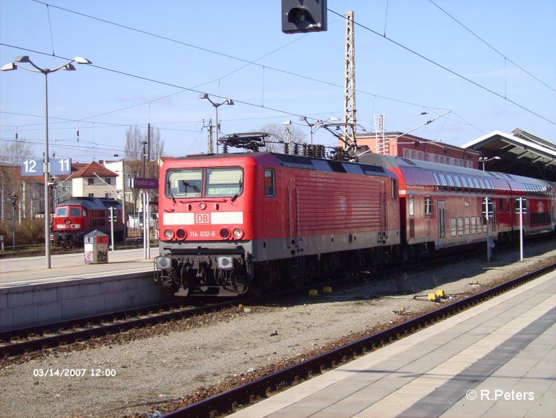 114 032-6 verl�sst Frankfurt/Oder mit den RE1 Eisenh�ttenstadt. 14.03.07