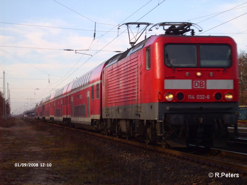 114 032-6 zieht bei Berlin-friedrichshain den RE1 Eisenh�ttenstadt. 09.01.08