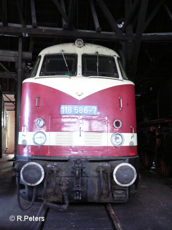 118 586-7 im Ringlokschuppen vom BW-Sta�furt. Januar 2006