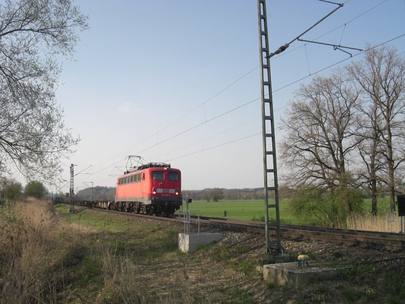 140 651-8 auf dem Weg nach Salzburg am 14. April 2009.
Das Foto entstand kurz nach Prien am Chiemsee.