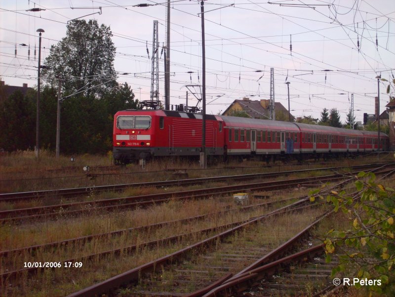 143 176-6 verl�sst Eisenh�ttenstadt mit dem RB11 Cottbus. 01.10.06