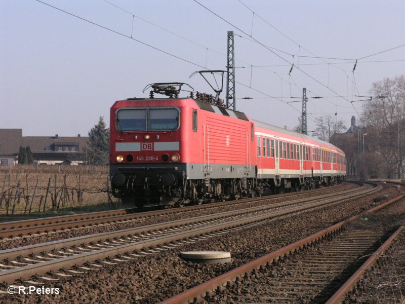 143 238-4 zieht bei Geisenheim die RB15522 Koblenz HBF. 13.02.08

