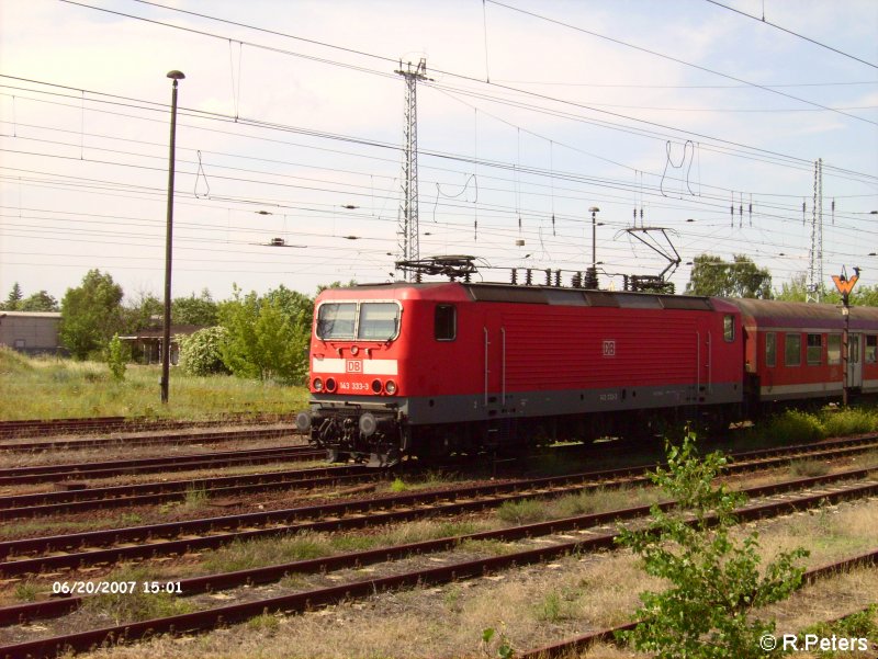 143 333-3 verl�sst Eisenh�ttenstadt mit dne RB11 Cottbus. 20.06.07