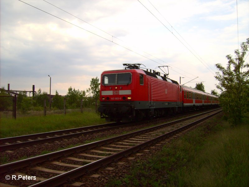 143 863-9 erreicht gleich Eisenh�ttenstadt mit einer RB11 Cottbus. 08.06.06