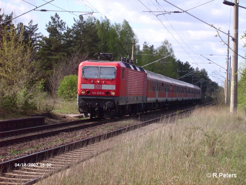 143 868-8 erreicht gleich Eisenh�ttenstadt mit den RB11 Cottbus. 18.04.07