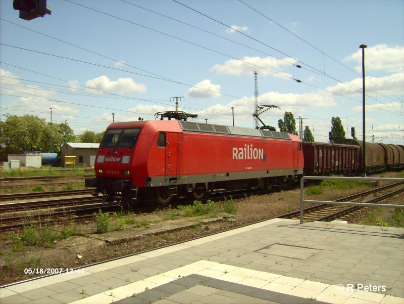145 042-8 durchf�hrt Frankfurt/Oder mit ein Stahlzug aus Ziltendorf. 18.05.07